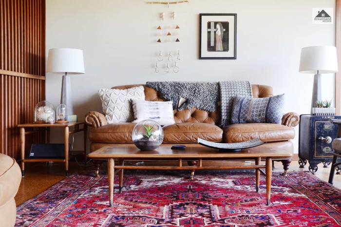 Deck Up Your Living Room With Vintage Rugs