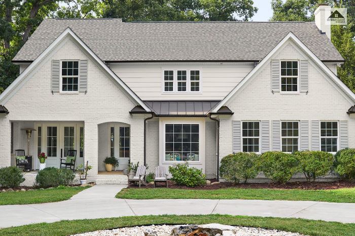 Ranch House With White Walls And Gray Roofs