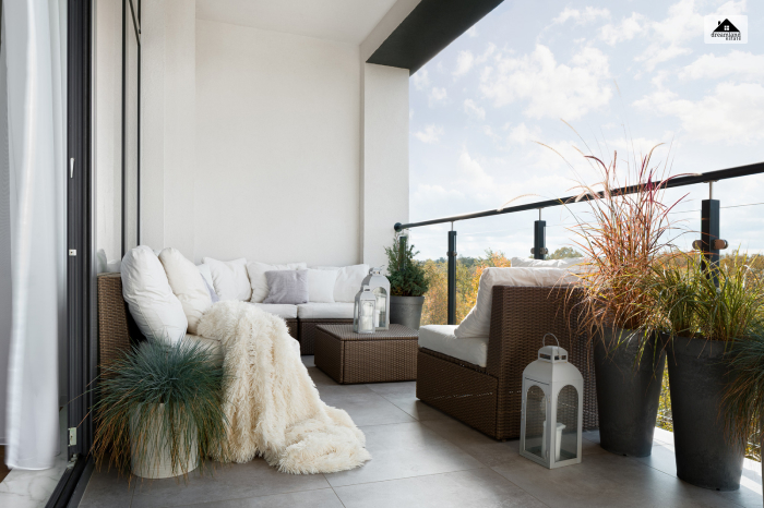 Don’t Forget to Add Colors To Decorate Your Balcony  